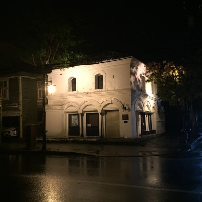 這所已無人居的房子原屬於一個俄國船東，新島襄就是坐著他的船到海上的。